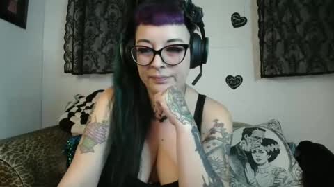 Snapshot of missy_dee chatting on 04.22.26 Missy Dee online show from 04.22.26