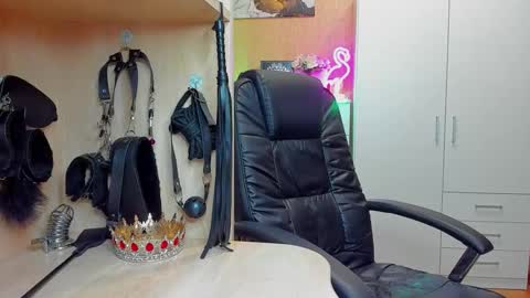 Mistress Kristi online show from 11.11.25