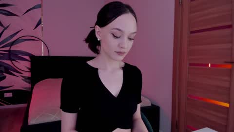 Snapshot of mistress_mialibra chatting on 02.02.25 Mistress Mia online show from 02.02.25