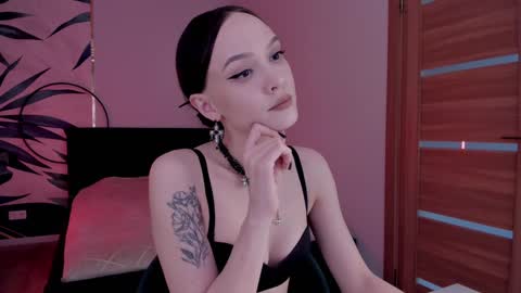 Snapshot of mistress_mialibra chatting on 02.04.25 Mistress Mia online show from 02.04.25