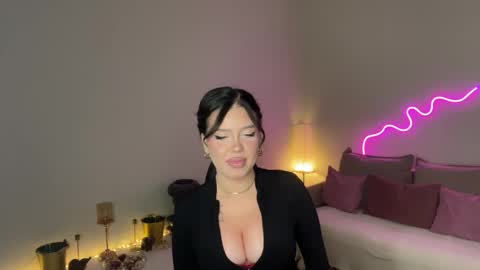 Snapshot of mistress_of_hearts chatting on 05.16.26 Mia online show from 05.16.26
