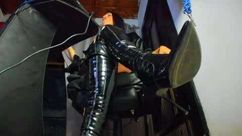 Snapshot of mistressanna_ chatting on 05.08.26 Mistress Anna Alves online show from 05.08.26
