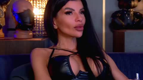 Snapshot of mistresselenia chatting on 05.11.26 Elenia online show from 05.11.26