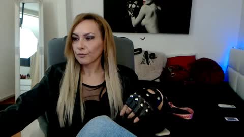 MistressEvelyn  online show from 01.14.25
