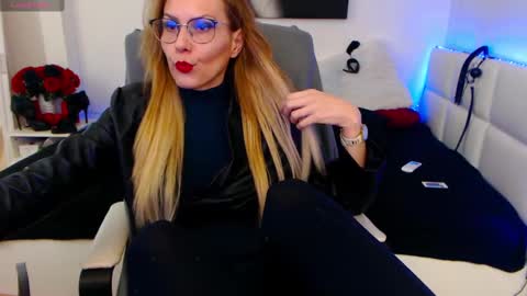 MistressEvelyn  online show from 02.13.25