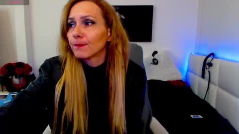 MistressEvelyn  online show from 02.13.25