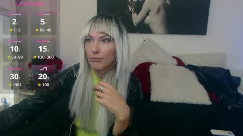 MistressEvelyn  online show from 10.16.25