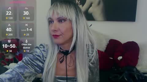 MistressEvelyn  online show from 10.17.25