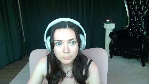 Snapshot of mistressjuniper chatting on 04.01.26 Mistress June online show from 04.01.26