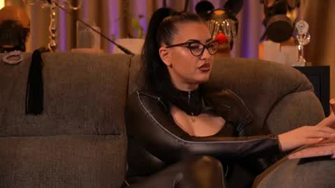 Mistress Kelly online show from 11.28.25