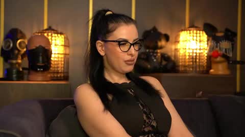 Snapshot of mistresskellykent chatting on 04.18.26 Mistress Kelly online show from 04.18.26