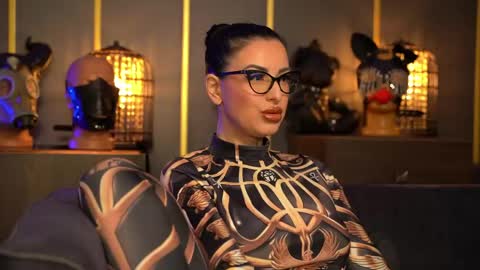 Snapshot of mistresskellykent chatting on 05.14.26 Mistress Kelly online show from 05.14.26