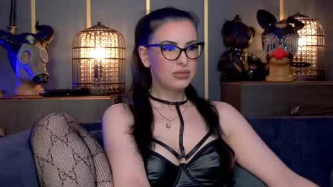 Snapshot of mistresskellykent chatting on 05.25.26 Mistress Kelly online show from 05.25.26