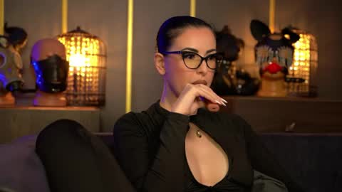 Snapshot of mistresskellykent chatting on 05.31.26 Mistress Kelly online show from 05.31.26