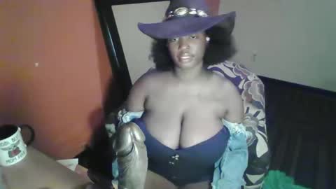 Snapshot of mistressmochareign chatting on 04.14.26 mistressmochareign online show from 04.14.26