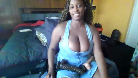 Snapshot of mistressmochareign chatting on 07.12.26 mistressmochareign online show from 07.12.26