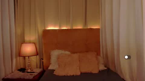 Snapshot of mistressseductionleah chatting on 05.11.26 Leah online show from 05.11.26