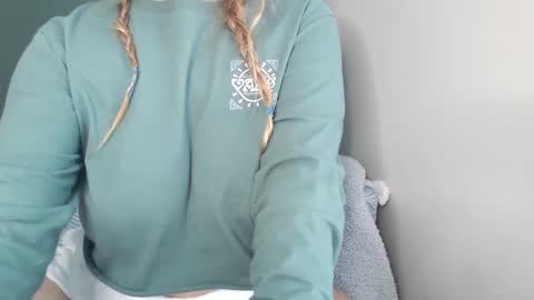 Snapshot of mistymorgan chatting on 09.11.25 Misty Morgan online show from 09.11.25