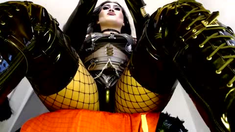 Snapshot of mistynox chatting on 01.08.25 Mistress MISTY online show from 01.08.25