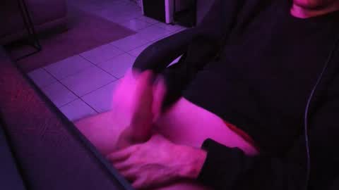 Snapshot of mitchelletbella chatting on 11.26.25 MitchellBWC online show from 11.26.25