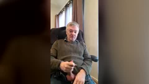 Snapshot of mitchoxxford chatting on 06.23.26 mitchoxxford online show from 06.23.26
