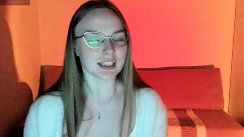 Snapshot of miya_mimi chatting on 10.15.25 Miya online show from 10.15.25