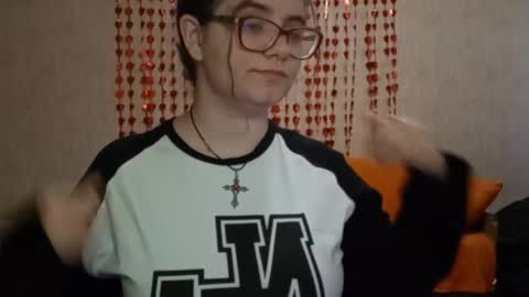 Snapshot of miyabe chatting on 05.19.26 Milana online show from 05.19.26