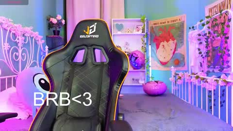 Snapshot of mizukinoyoru chatting on 02.22.25 Mizuki online show from 02.22.25