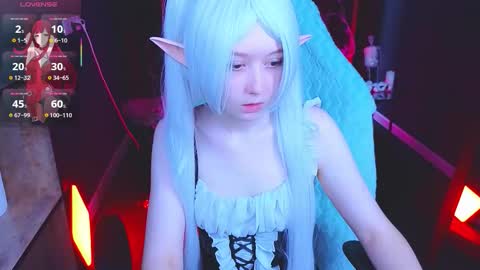 Snapshot of mizukinoyoru chatting on 10.31.25 Mizuki online show from 10.31.25