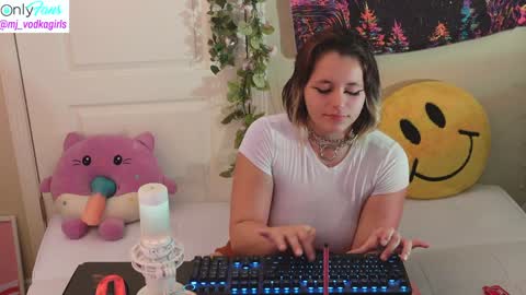 Snapshot of mj_vodkagirls chatting on 12.11.24 Hera Tethra Bathtub stream 20k followers Ask about our custom videos3 online show from 12.11.24