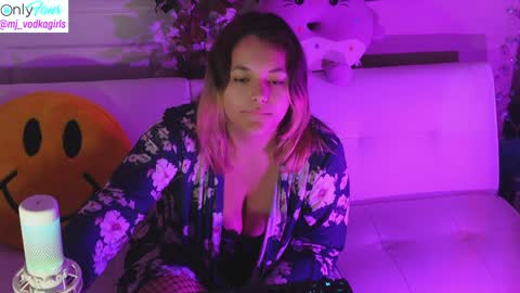 Snapshot of mj_vodkagirls chatting on 12.20.24 Hera Tethra Bathtub stream 20k followers Ask about our custom videos3 online show from 12.20.24