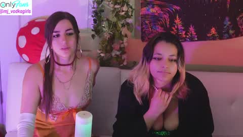 Snapshot of mj_vodkagirls chatting on 12.21.24 Hera Tethra Bathtub stream 20k followers Ask about our custom videos3 online show from 12.21.24