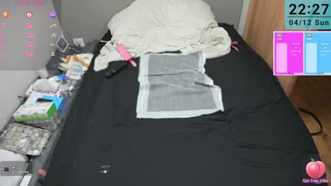 Snapshot of mkuo chatting on 04.12.26 mkuo online show from 04.12.26