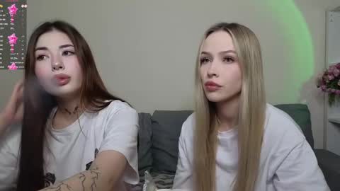 Snapshot of mmkakpoxyi22 chatting on 12.14.24 alice and ray online show from 12.14.24