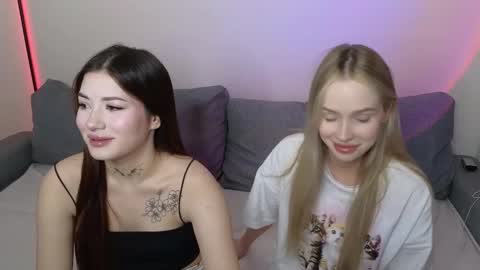 Snapshot of mmkakpoxyi22 chatting on 01.07.25 alice and ray online show from 01.07.25