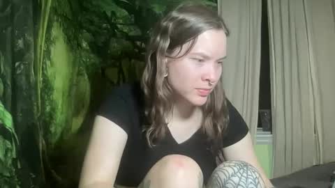 Snapshot of mo0n_goddess chatting on 02.04.26 Misty online show from 02.04.26