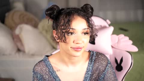 Snapshot of moan_4_you chatting on 01.24.25 Ruxxx online show from 01.24.25