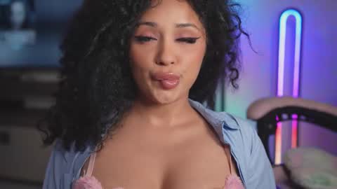 Snapshot of moan_4_you chatting on 10.20.25 Ruxxx online show from 10.20.25