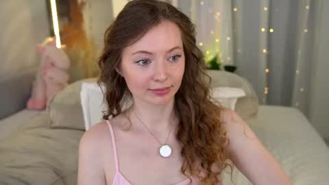 Snapshot of moan_elisa chatting on 06.20.26 moan_elisa online show from 06.20.26