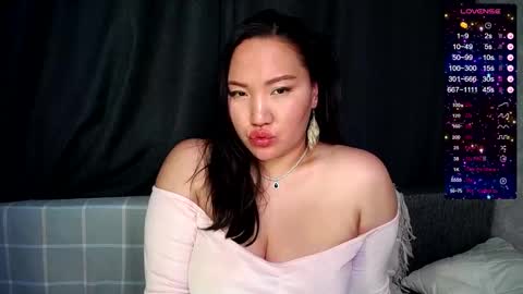 Snapshot of moanakoa chatting on 12.17.24 moanakoa online show from 12.17.24