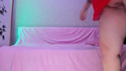 Snapshot of moanakoa chatting on 10.30.25 moanakoa online show from 10.30.25