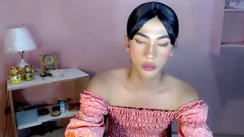 Mocha Locca  online show from 01.05.25