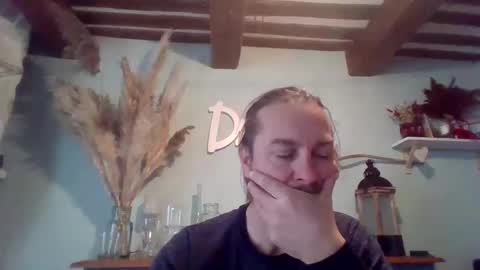 Snapshot of moi9876543210 chatting on 01.27.25 Julien online show from 01.27.25