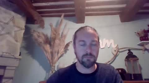 Snapshot of moi9876543210 chatting on 01.27.25 Julien online show from 01.27.25