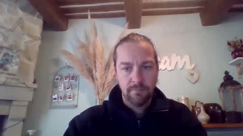 Snapshot of moi9876543210 chatting on 02.10.25 Julien online show from 02.10.25