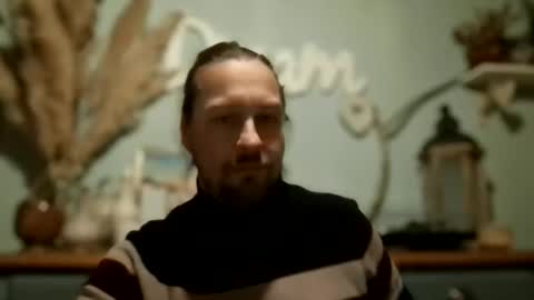 Snapshot of moi9876543210 chatting on 01.05.26 Julien online show from 01.05.26