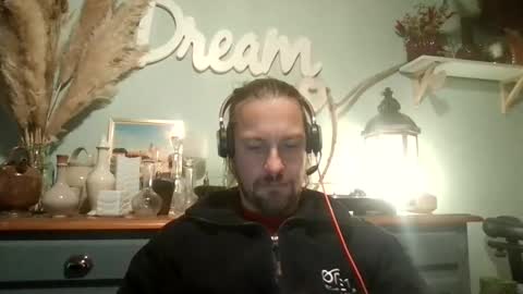 Snapshot of moi9876543210 chatting on 01.12.26 Julien online show from 01.12.26