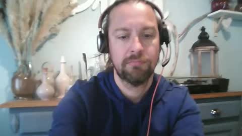 Snapshot of moi9876543210 chatting on 03.05.26 Julien online show from 03.05.26