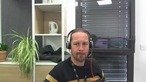 Snapshot of moi9876543210 chatting on 03.12.26 Julien online show from 03.12.26