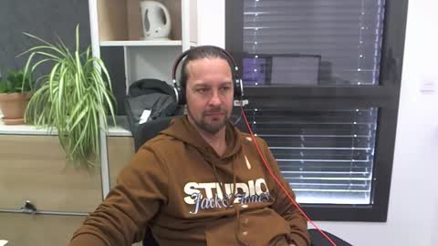Snapshot of moi9876543210 chatting on 03.13.26 Julien online show from 03.13.26